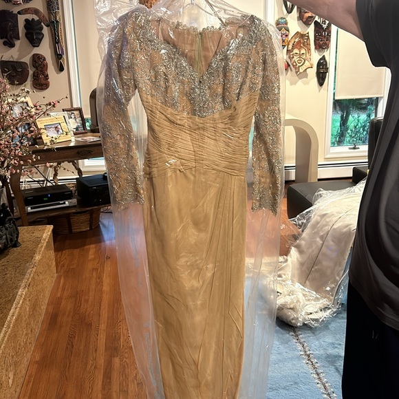 Gown - Picture 2 of 3